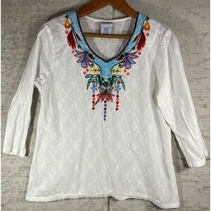 VICKI WAYNE Embossed Vine White Tunic w/ Colorful Floral Embroidery Size Small